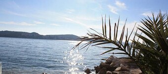 Ground floor double room with approx. 25m² air conditioning, terrace, sea view