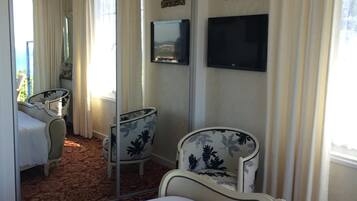 Minibar, in-room safe, soundproofing, free WiFi
