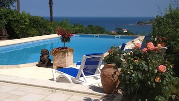 Piscine extérieure (ouverte en saison)