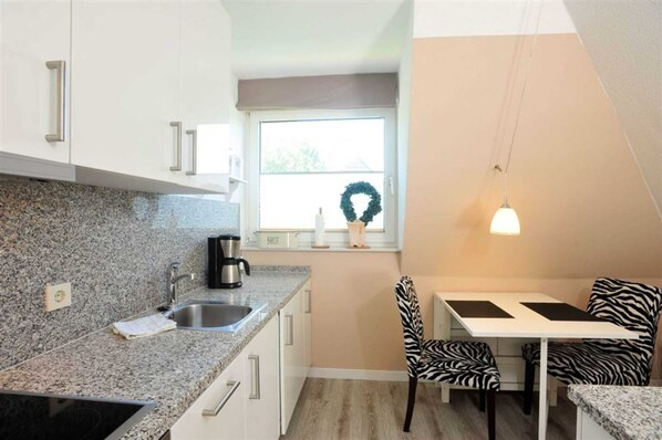 Unclassified image, 1 of 16, button