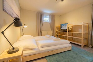 Unclassified image, 5 of 17, button