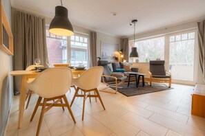 Unclassified image, 4 of 17, button