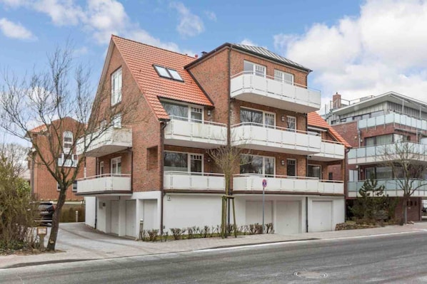 Unclassified image, 1 of 17, button