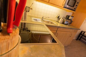 Unclassified image, 2 of 17, button