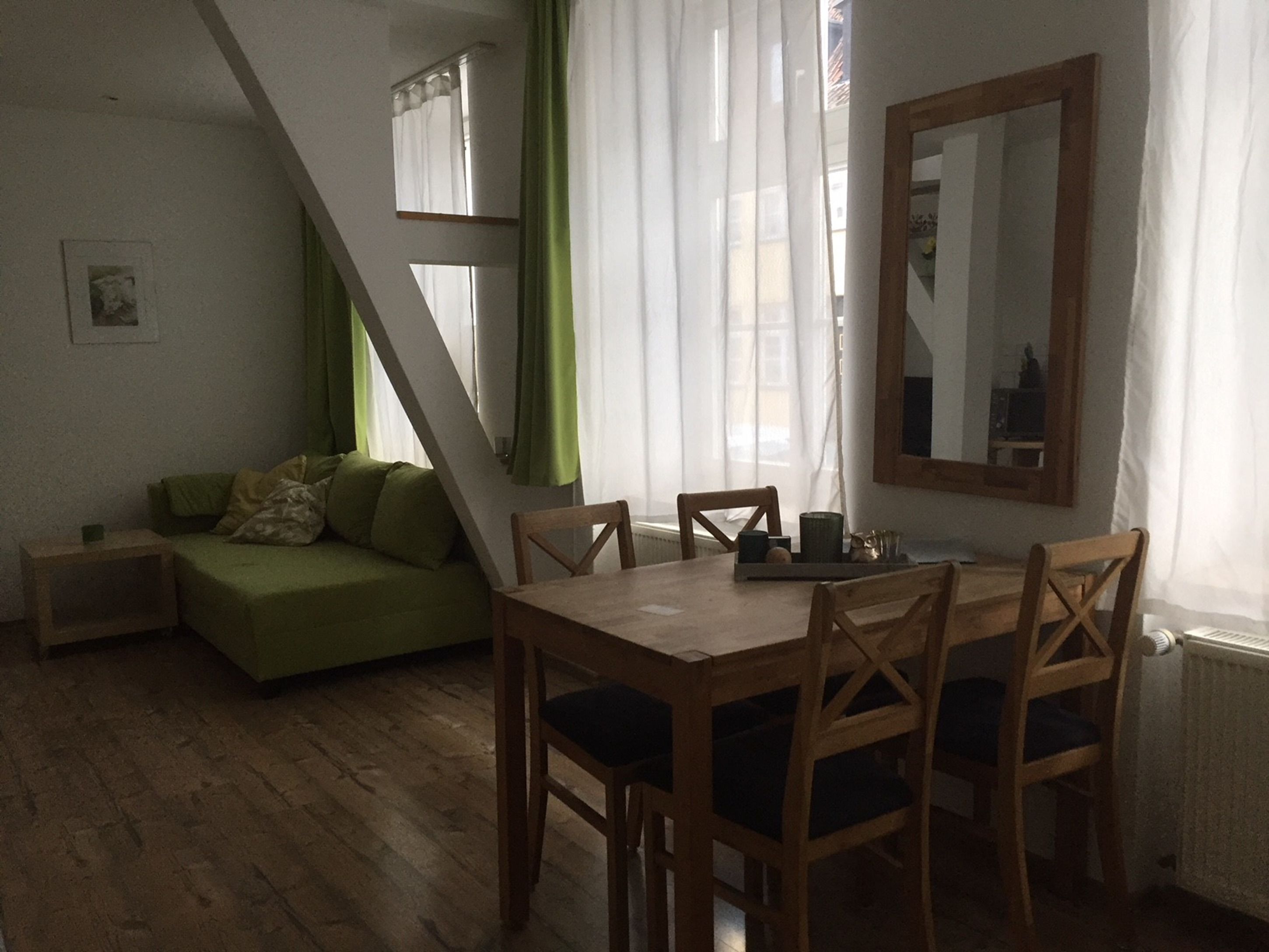 Toetasjesleilighet – city, 1 queensize-seng, privat bad, 1. etasje | Oppholdsområde | Flatskjerm-TV