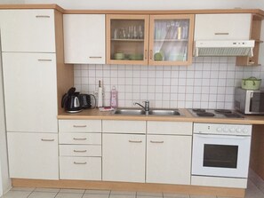 都會複式房屋, 1 張加大雙人床, 私人浴室, 地面 | 私人廚房 | 雪櫃、微波爐 (按要求提供)、咖啡機/沖茶器