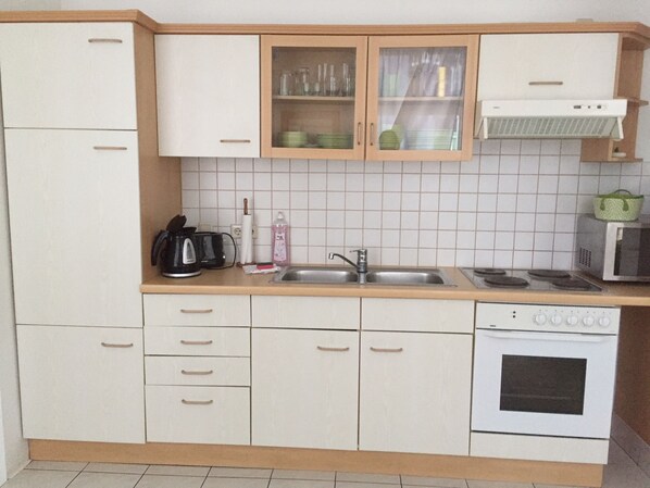 ซิตี้ดูเพล็กซ์, เตียงควีนไซส์ 1 เตียง, ห้องน้ำส่วนตัว, ชั้นล่าง | ครัวส่วนตัว | ตู้เย็น, ไมโครเวฟ, เครื่องชงกาแฟ/ชา