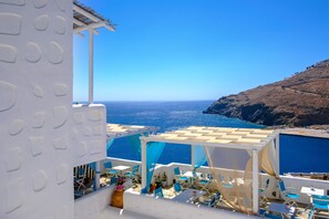 Daily cooked-to-order breakfast for a fee - Ihthioessa Boutique Hotel (Astypalaia)