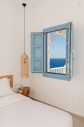 Deluxe Room Sea View (Glafki) | Premium bedding, pillow-top beds, in-room safe, individually decorated - Ihthioessa Boutique Hotel (Astypalaia)