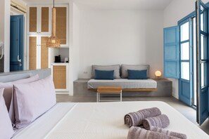 Habitación superior, vista al mar (EVAGORI) | Caja de seguridad en la habitación, escritorio y insonorización