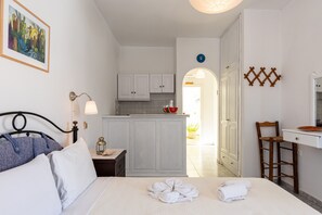 Interior detail - Maistrali Studios (Astypalaia)