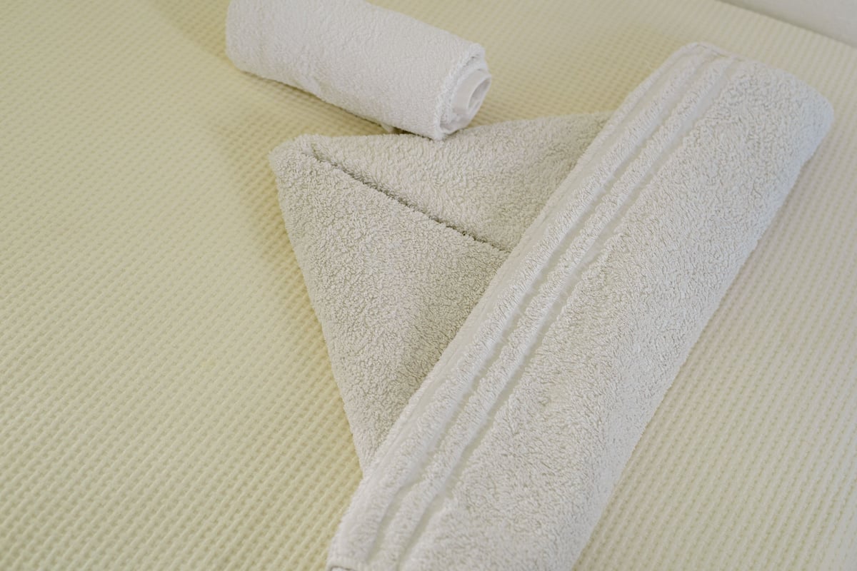 Douche, articles de toilette gratuits, serviettes fournies