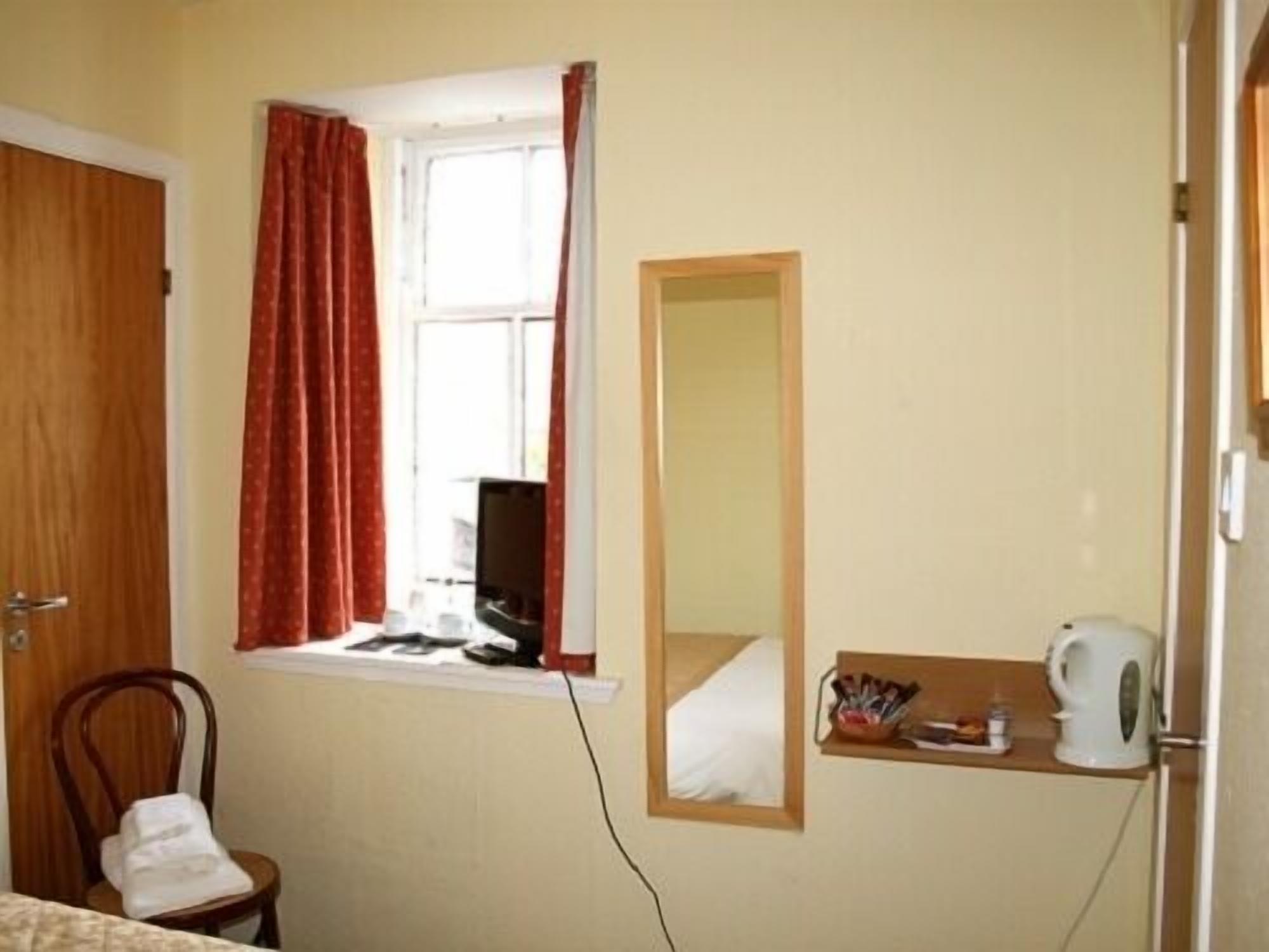 standard double room, ensuite (spring room)