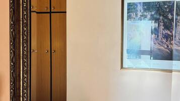 Fer et planche à repasser, Wi-Fi gratuit, draps fournis