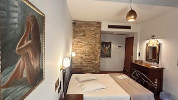 Fer et planche à repasser, Wi-Fi gratuit, draps fournis