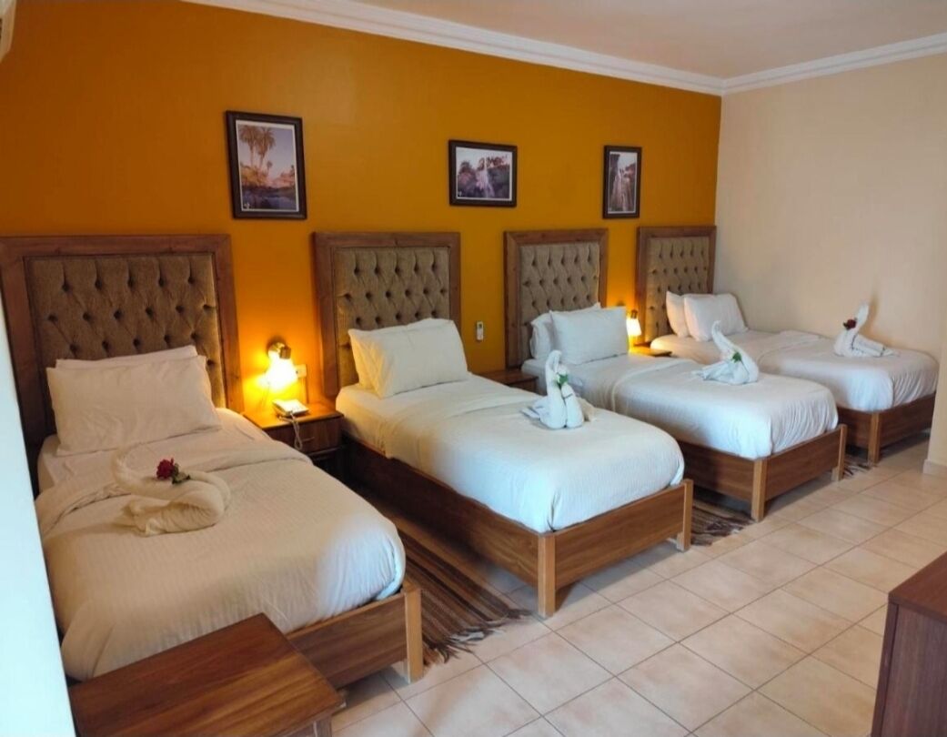 Quadruple Room | In-room safe, desk, iron/ironing board (on request), WiFi (free)