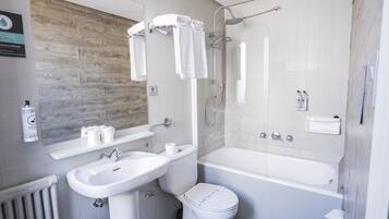 Un baño moderno con lavabo, inodoro y bañera.