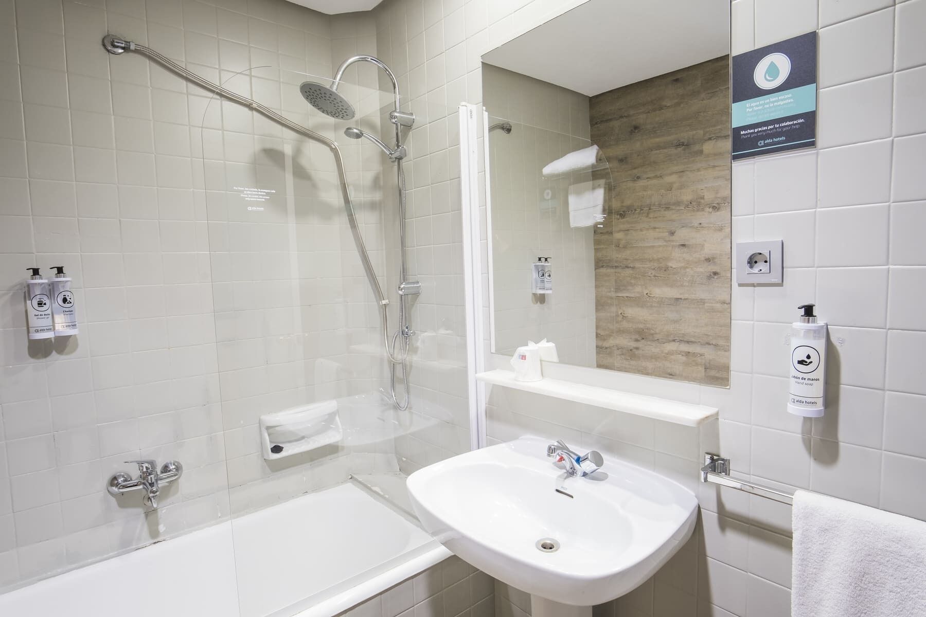 single room | 1 bedroom, desk, iron/ironing board, free wifi