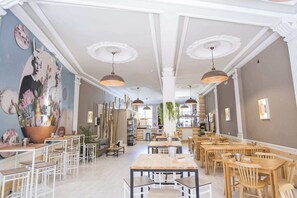 Päivittäinen buffetaamiainen (7.95 EUR per henkilö)