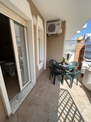 Comfort Quadruple Room, 1 Queen Bed with Sofa bed | Terrace/patio - B&B Kalypso (Gallipoli)