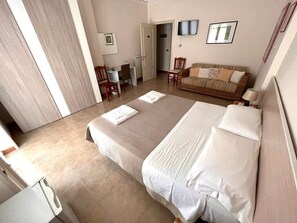 Comfort Quadruple Room, 1 Queen Bed with Sofa bed | Beach