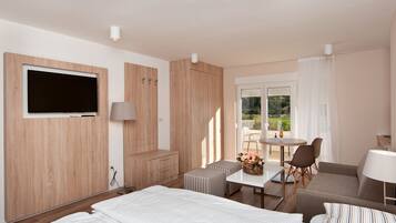 Junior Suite | Living area | Flat-screen TV