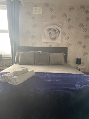 Premium bedding, iron/ironing board, free WiFi, bed sheets - Whiteways Hotel (Skegness)