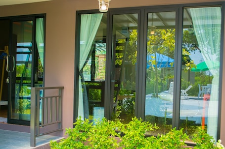 Minibar, cortinas blackout, wifi gratis y ropa de cama