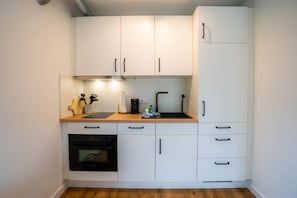 Køleskab, mikrobølgeovn, ovn, opvaskemaskine