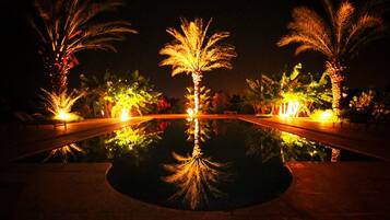 Outdoor pool, pool umbrellas, sun loungers