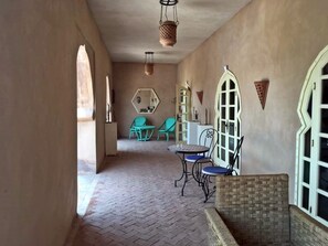 Lobby sitting area - Le Jardin aux Etoiles (Sidi Boumoussa)