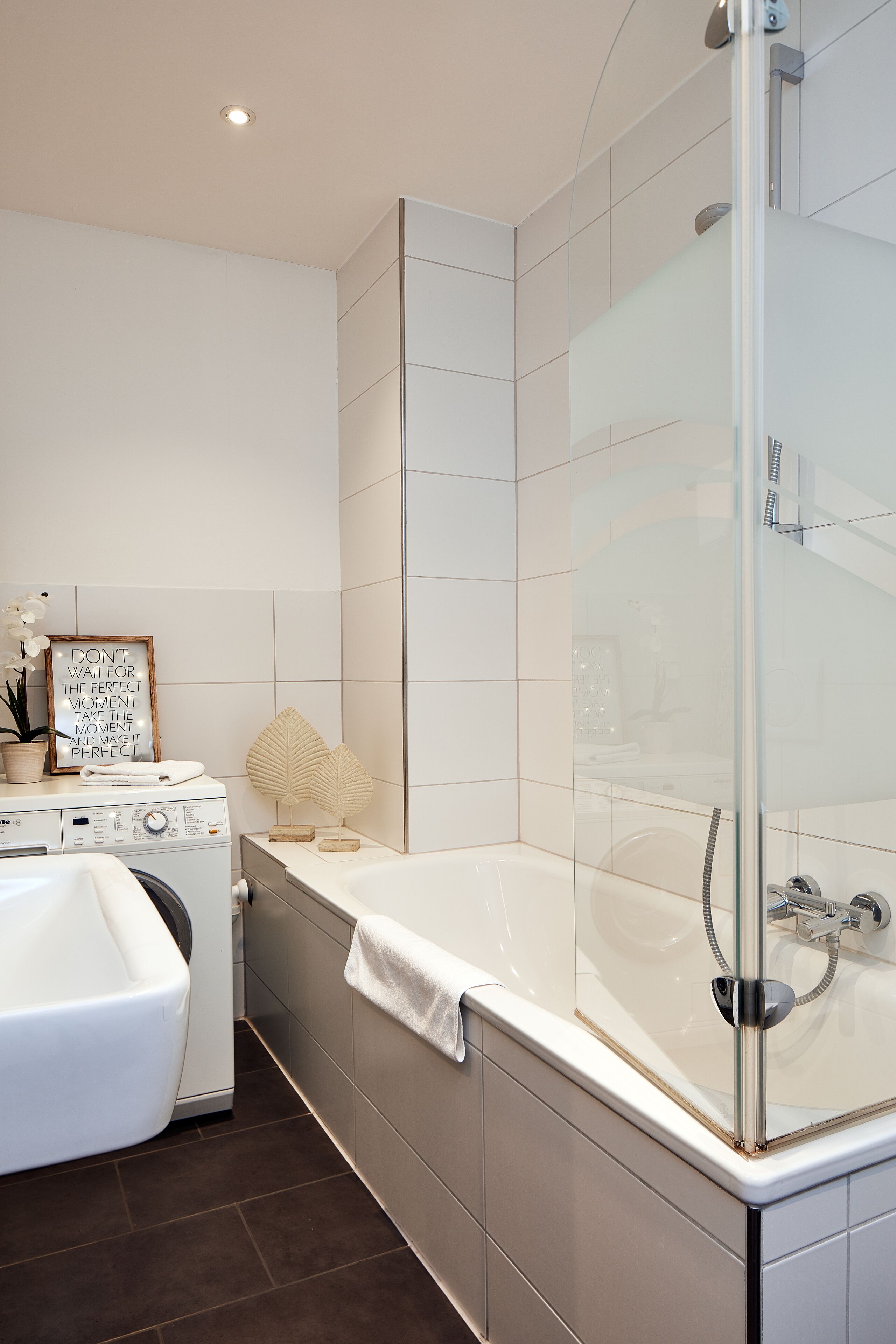 Basic Apartment Nr. 10 | Bathroom | Deep soaking tub, free toiletries, hair dryer, towels