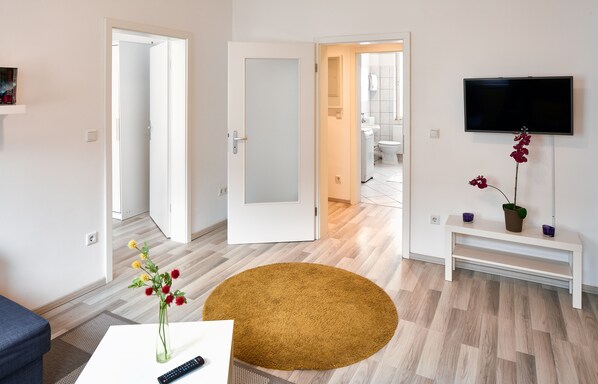 高级公寓 (Apartment Nr. 5) | 起居区 | 平板电视