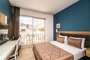Standardzimmer, Meerblick | Hochwertige Bettwaren, Minibar, Zimmersafe, Schreibtisch
