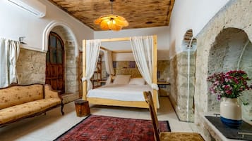 Deluxe Room | Premium bedding, minibar, soundproofing, free WiFi