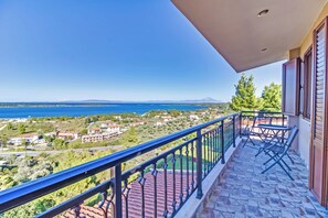 Panoramic Duplex, 2 Bedrooms, Private Pool, Sea Facing (Proteas) | Balcony view