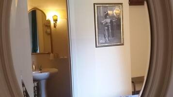 2 dormitorios, escritorio, wifi gratis y ropa de cama