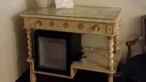 A small, ornate wooden desk with a lamp and a mirror. - Diapason Colosseum Suite (Rome)