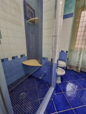 Triple Room | Bathroom - Diapason Colosseum Suite (Rome)
