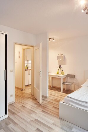 Iron/ironing board, free WiFi - Apartments 4 YOU - Lange Strasse (Fuerth)