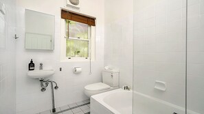 Apartment, 2 Bedrooms | Bathroom | Combined shower/tub, hair dryer, towels - The Apartment Service HUNT1 (Crows Nest)