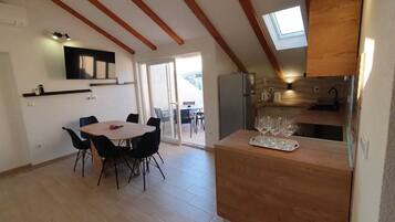 Fridge, oven, electric kettle, cleaning supplies