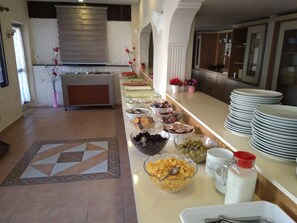 Daily buffet breakfast for a fee - Soleil Otel (Kusadasi)