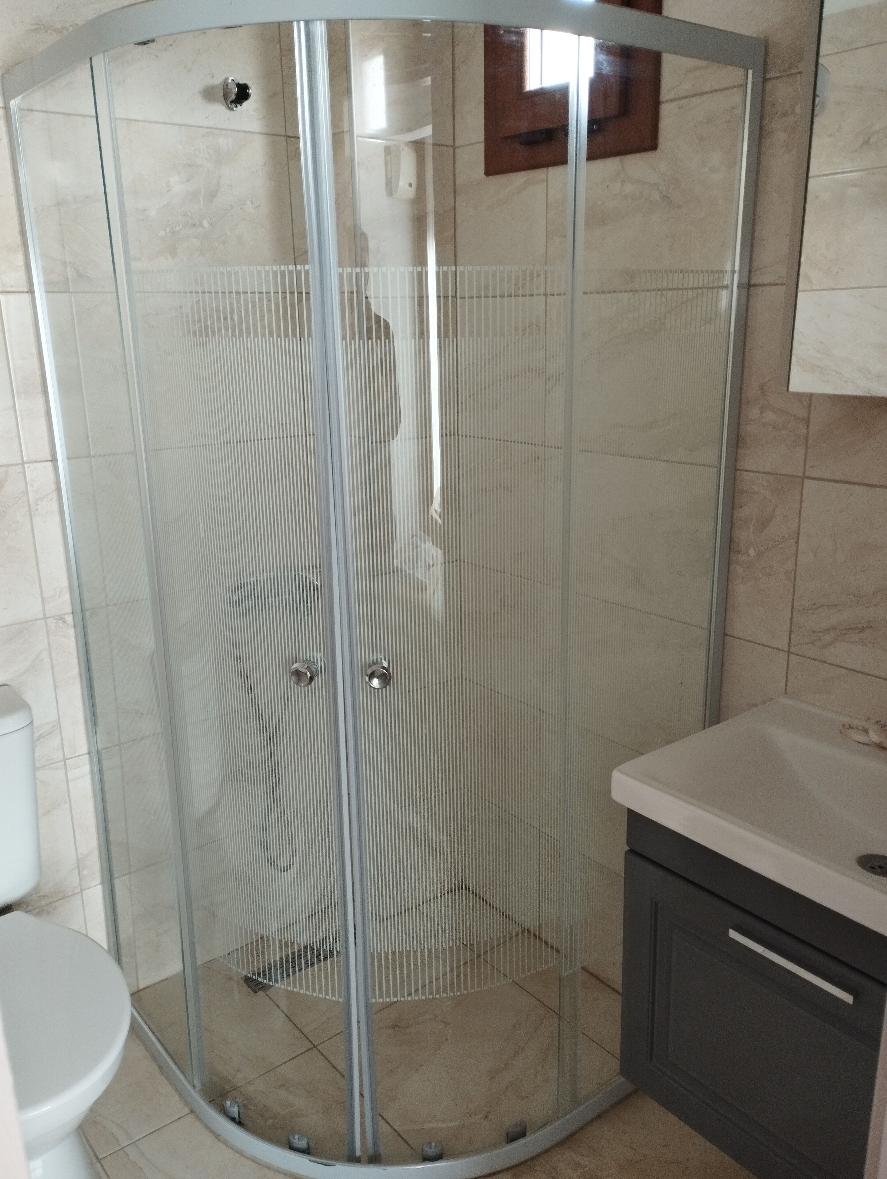 Phòng 3 Tiêu chuẩn | Phòng tắm | Buồng tắm vòi sen, máy sấy tóc, khăn tắm 