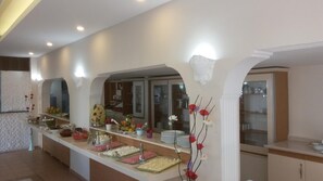 Breakfast, lunch and dinner served - Soleil Otel (Kusadasi)