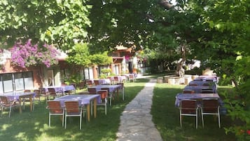 Breakfast, lunch, dinner served; Turkish cuisine