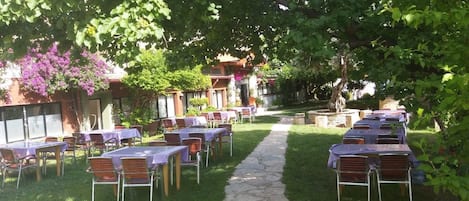 Breakfast, lunch, dinner served; Turkish cuisine