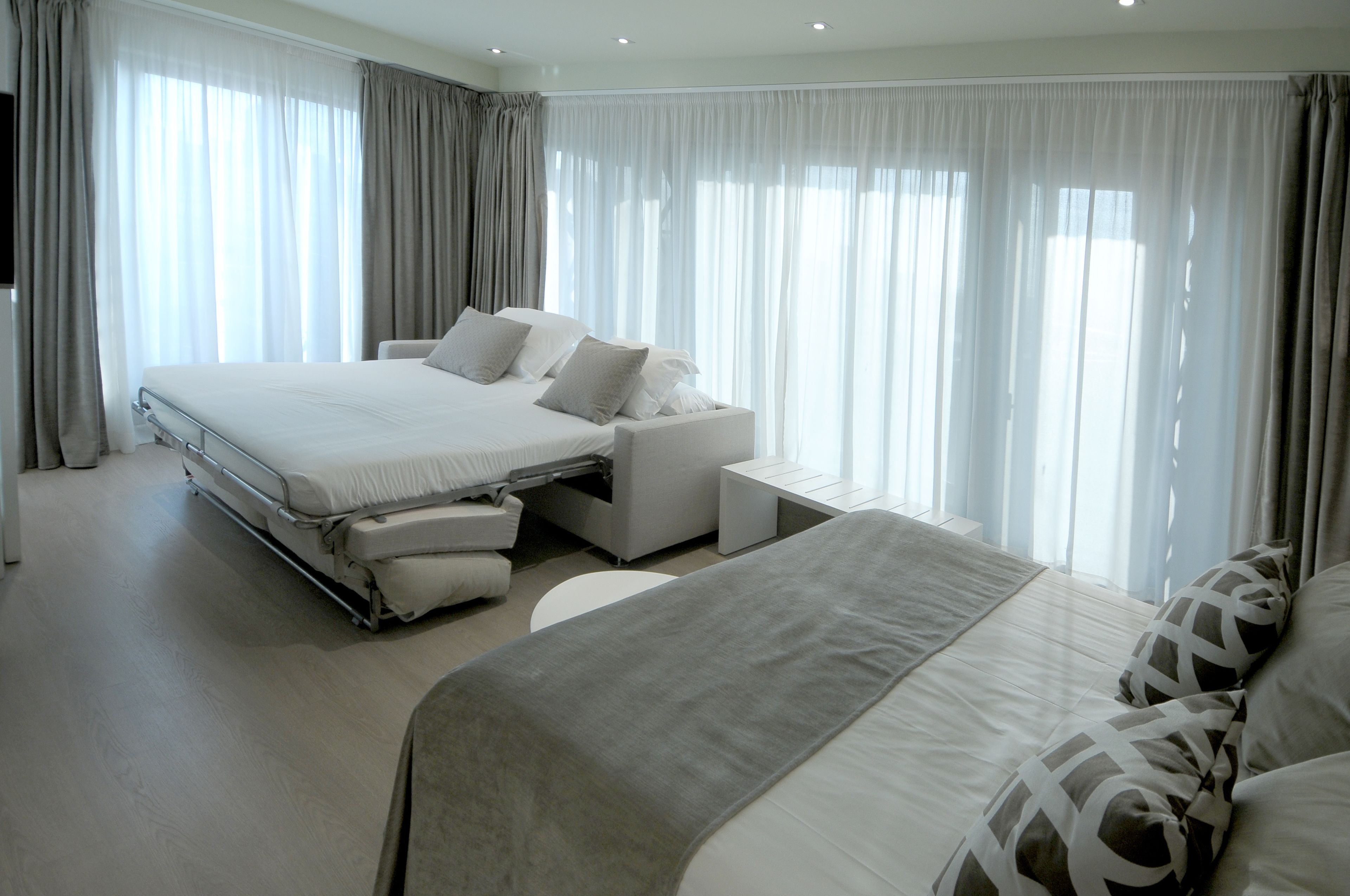 suite, city view (hydromassage bath) | in-room safe, desk, laptop workspace, soundproofing