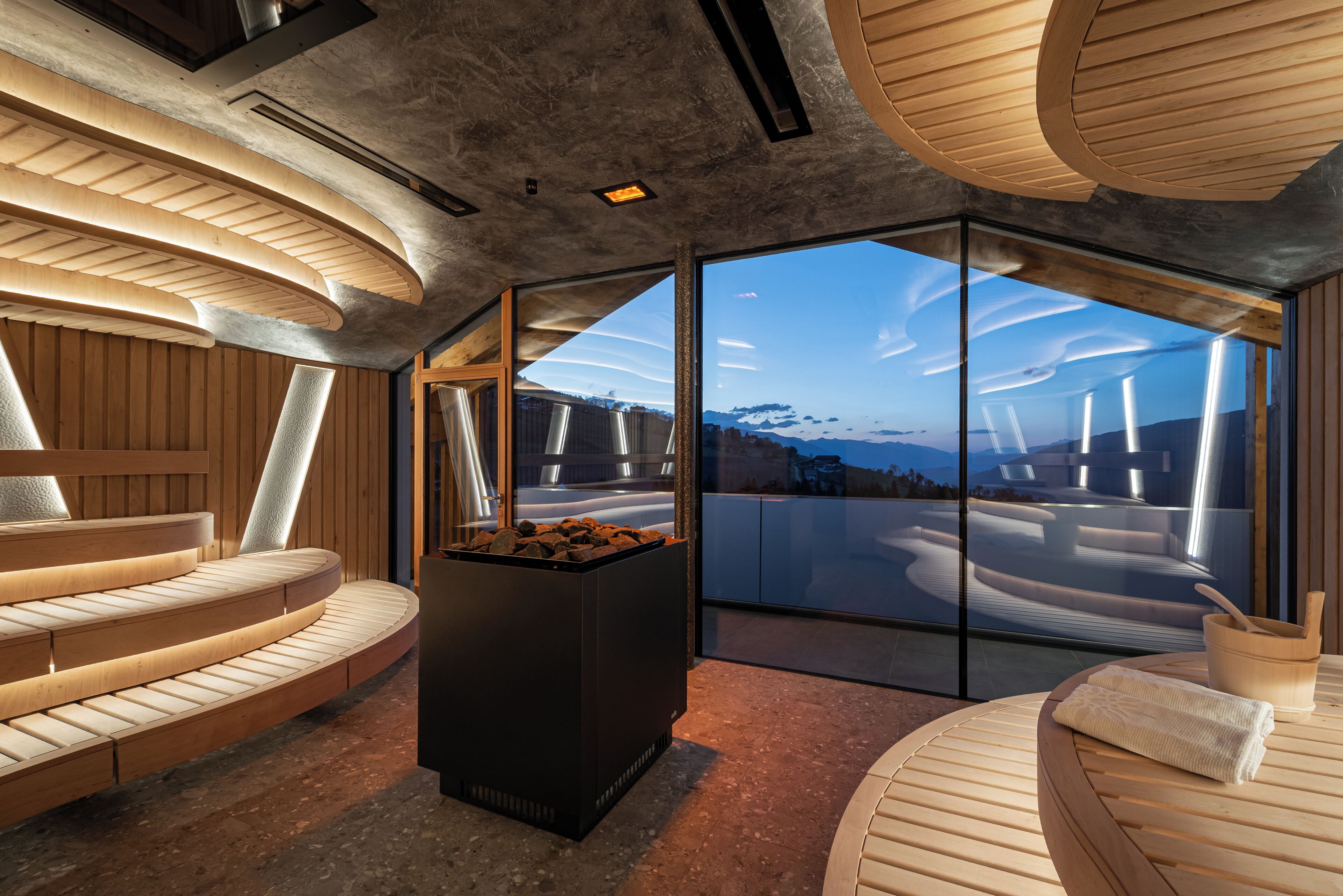 Sauna, hot tub, steam room, body treatments, hot stone massages