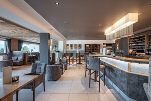 Lobby lounge, garden views, open daily